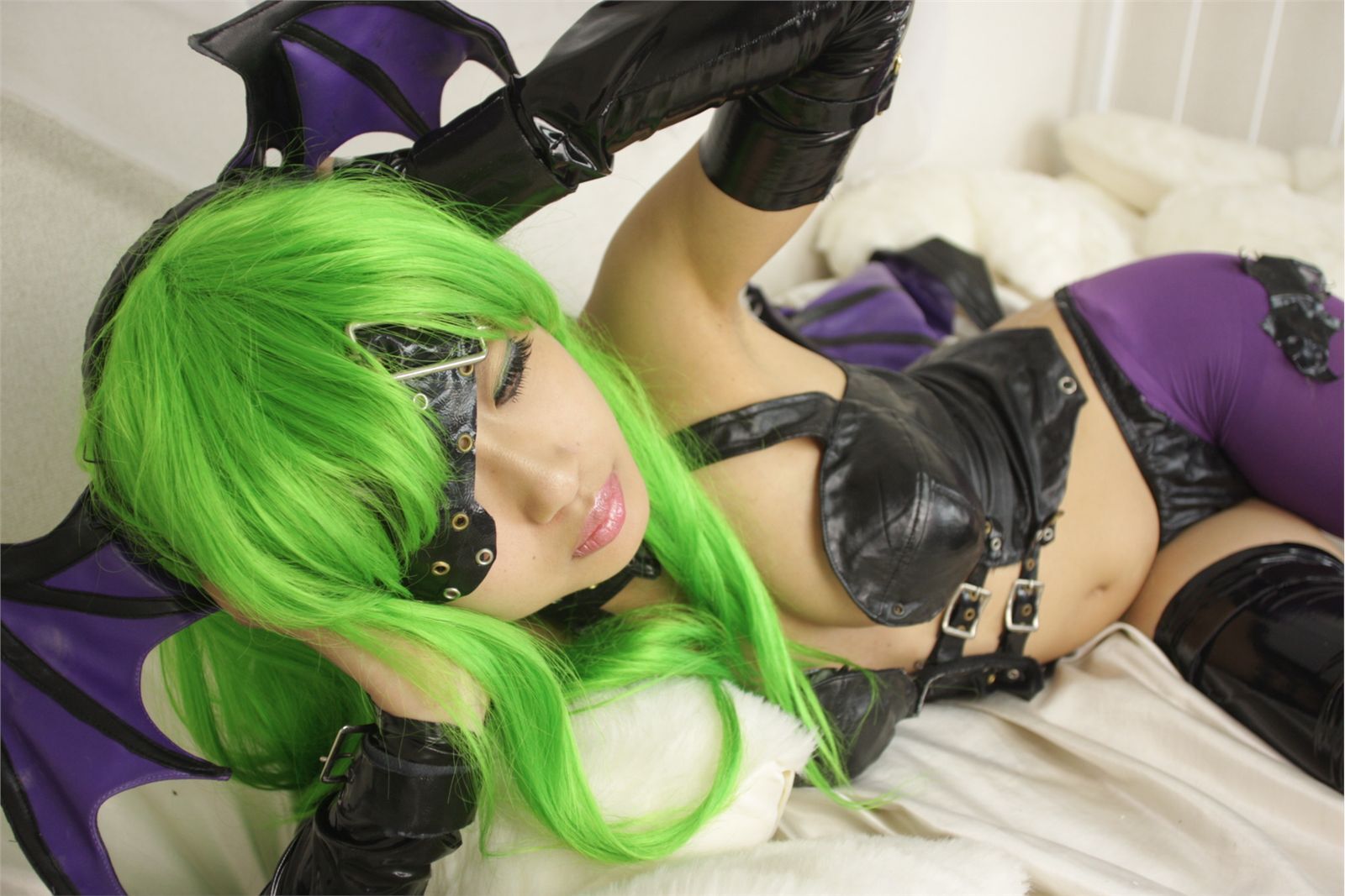 [Cosplay]  Darkstalkers - Morrigan with great body in latex 2